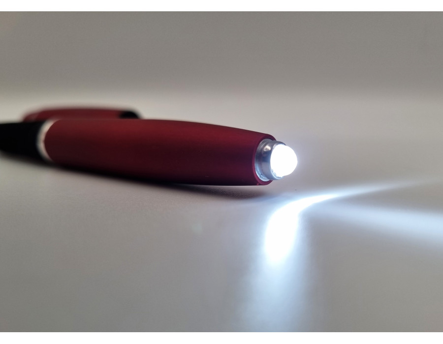 Stylo lampe pour visionner le point d'impact pare-brise chez FERLOR-FIXOUTIL